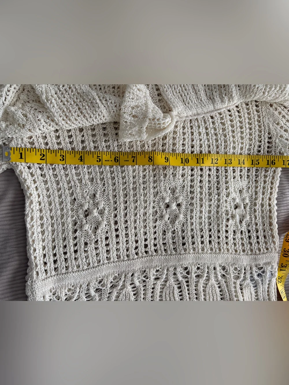 Zara Women’s Cream Crochet Ruffle Knit Top/ size small